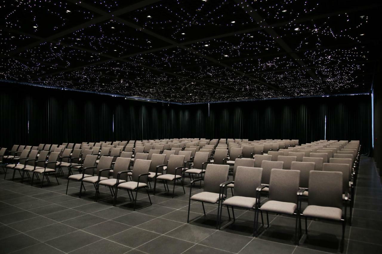 Maritim Hotel Plaza Tirana Exteriér fotografie The auditorium