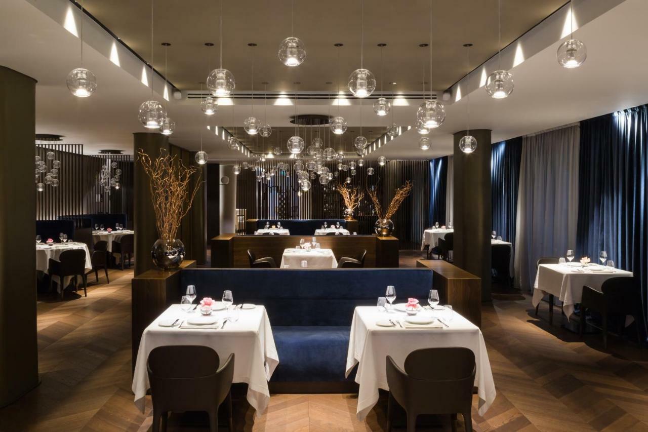 Maritim Hotel Plaza Tirana Exteriér fotografie Restaurant Langan's Hut